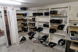 4 stk. reoler med indhold