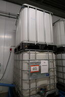 2 stk. palletanke med indhold, samt pumpesystem DENIOS