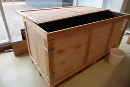 Transportkasse med indhold