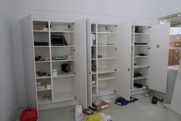 6 stk. skabe front og bagside med indhold