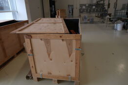 Transportkasse med indhold