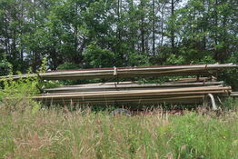 Vogn med rør til vandingsanlæg