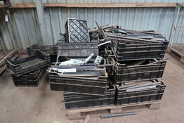 Div. Plastikkasser med indhold