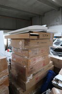 Palle med div. Reservedele bl.a. køleskabsdøre m.m.