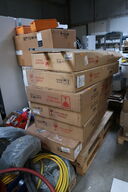 Palle med div. Reservedele bl.a. køleskabsdøre m.m.