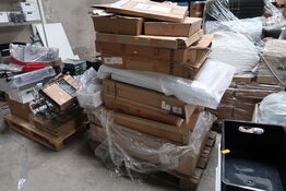 Palle med div. Reservedele bl.a. køleskabsdøre m.m.