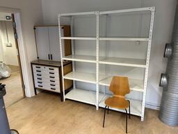 Reol system samt skab med skuffeer