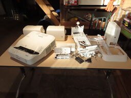 Projektor, EPSON EB-695Wi med touch unit og vægophæng