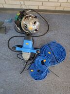 Pumpe og mixer samt slange