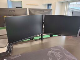To Benq skærme på stativ 27"