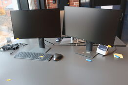2 stk. 24" DELL skærme samt dockingstation og tastatur