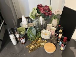 Bestik, skåle, krus m.v. 