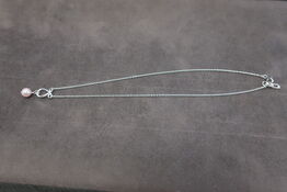 Pearls Small Teardrop Necklace with Rose