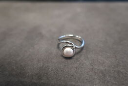Pearls Swirl Ring w Rose Pearl Str. R