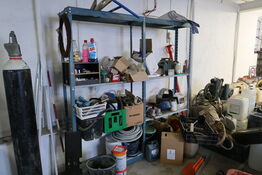 Lagerreol med div. Værktøj og reservedele