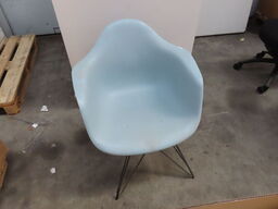 Stol VITRA EAMES