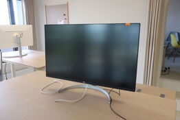Monitor 32" LG 32UP55NP - W samt mus LOGITECH 