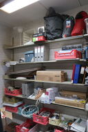 Soveposer, kontorinventar, scannere m.v. 