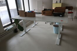 El. hæve/sænke skrivebord BRÄUNER uden indhold