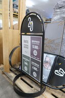 2 stk. Gadeskilte på fod