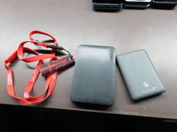 USB stick, 1 TB ekstern harddisk og powerbank