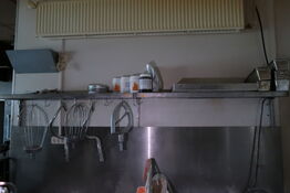 Rustfri stålhylde (dele til røremaskine medfølger ikke)