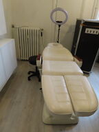 El-behandlerbriks med skammel og lampe