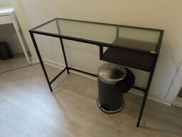 LOT Ændret! Div. møbler og vogne med indhold