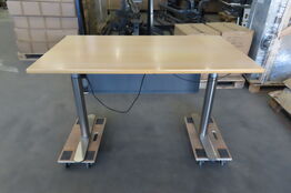 El. Hæve- /sænkeskrivebord FREDERICIA FURNITURE