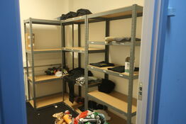 3 fag lagerreoler med div. Arbejdstøj m.m.