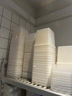 Ca. 130 kondibøtter med låg