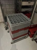 1 stk. Opvaskebakkevogn + 2 stikvogne til bakker (Bakker på billedet følger ikke med)