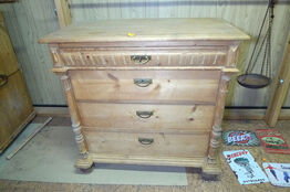 Kommode i træ ca. 80x60xH90cm