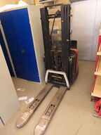 Elstabler med lader (defekt batteri) BT SPE125L