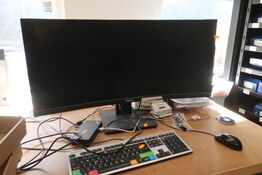 Computerskærm samt dockingstation