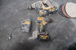 2 stk. akku håndværktøj DEWALT DCD791 med 2 stk. batterier og lader 
