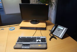Computerskærm PHILIPS, tastatur, barmouse, computer LENOVO