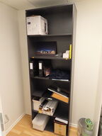 Reol unden indhold DENCON