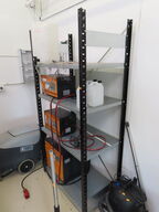 Stålreol uden indhold