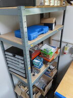 Reol med indhold (Se billeder)