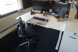 Hæve/sænkebord inkl. stol