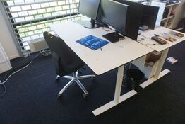 Hæve/sænkebord inkl. stol