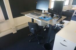 Hæve/sænkebord inkl. stol