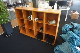 2 stk. reoler med indhold 