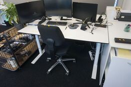 Hæve/sænkebord inkl. stol