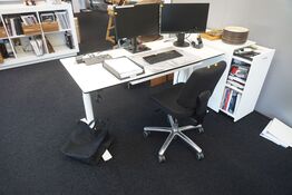 Hæve/sænkebord inkl. stol