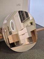 Rundt, stilrent minimalistisk spejl  STRØMBERG