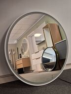 Hvidt Rund Spejl med lys og spejlafdugger STRØMBERG