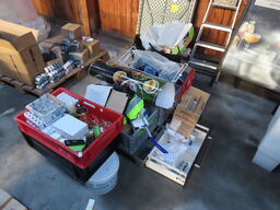 Palle med indhold af diverse bonruller, soyabowls mv.