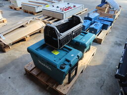 2 stk vandbeholder MAKITA samt 1 stk værktøjskasser RAACO